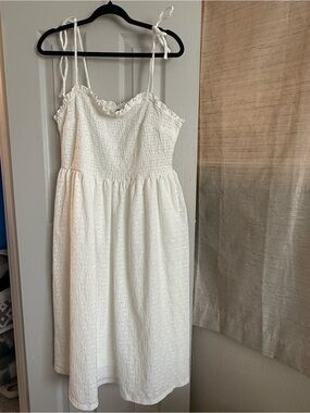 H&M White Eyelet Tie-Shoulder Su